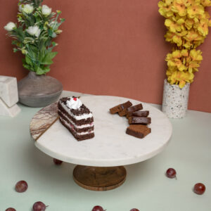 brown-white-marble-cake-stand