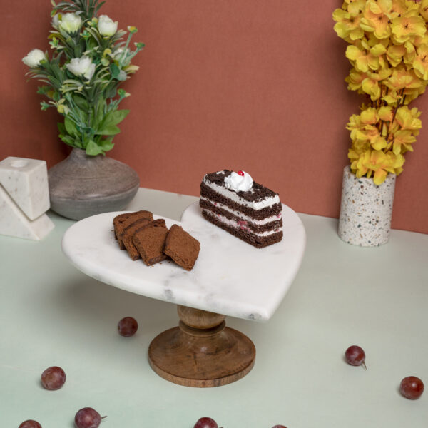 white-marble-single-tear-cake-stand
