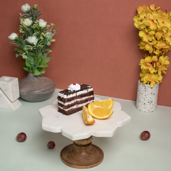 white-marble-single-tier-cake-stand